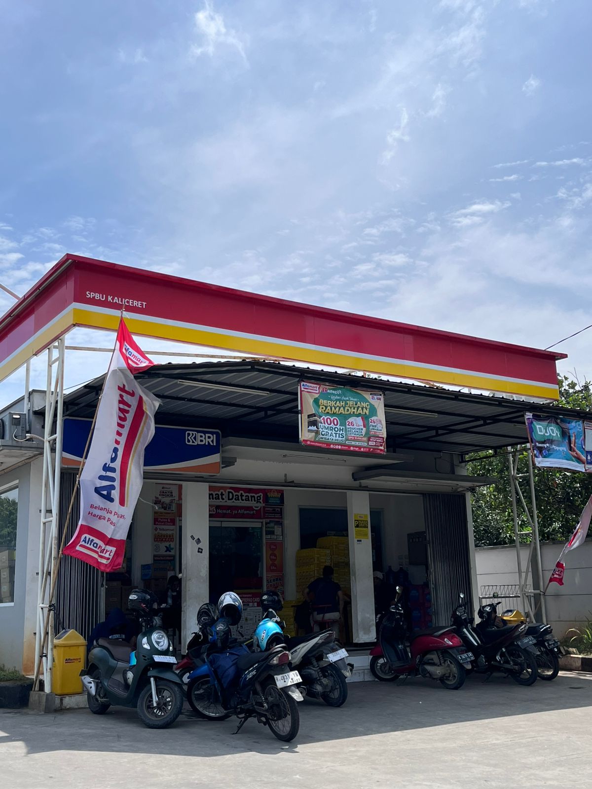 ALFAMART dan ATM BRI